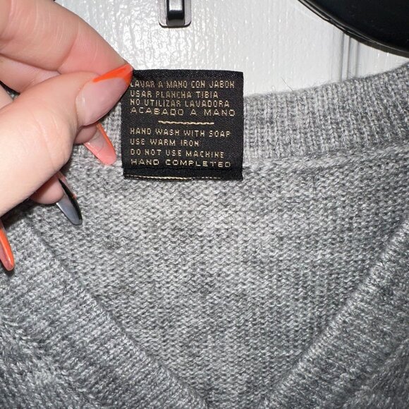 Vintage Gray Alpaca Wool Sleeveless V-Neck Sweater Vest Made In Peru - Picture 5 of 8